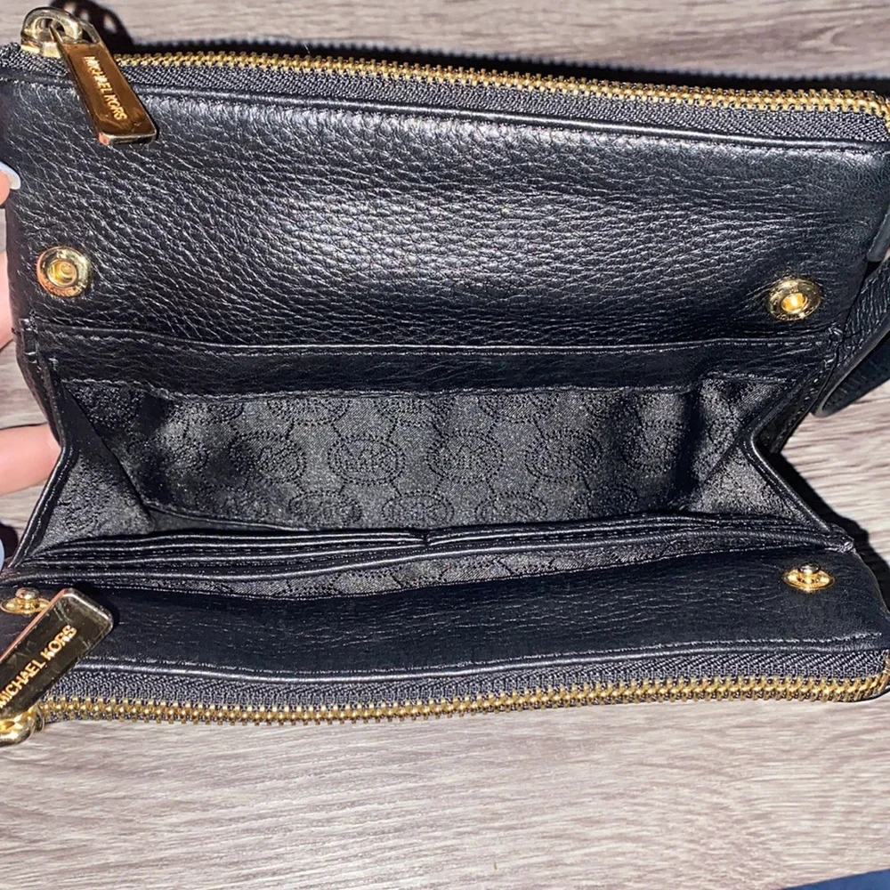 Michael Kors crossbody - Picture 2 of 4